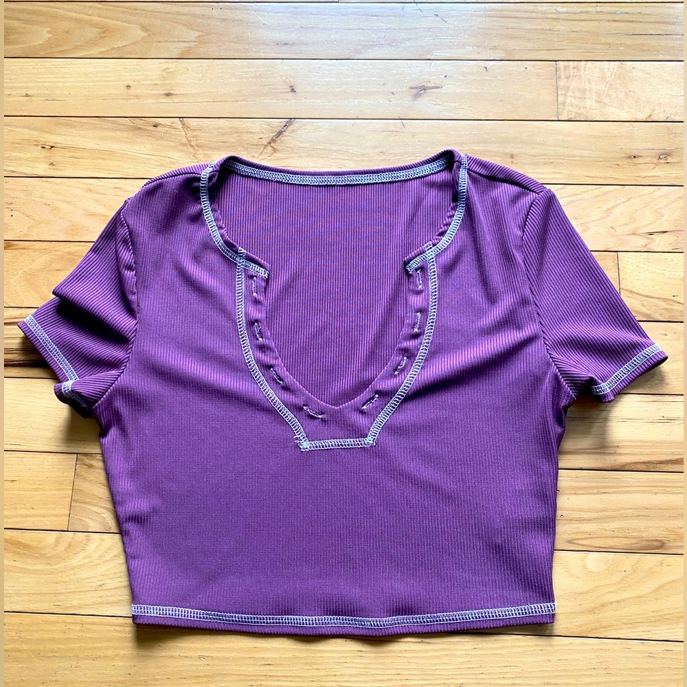 Cute cropped in style shirt